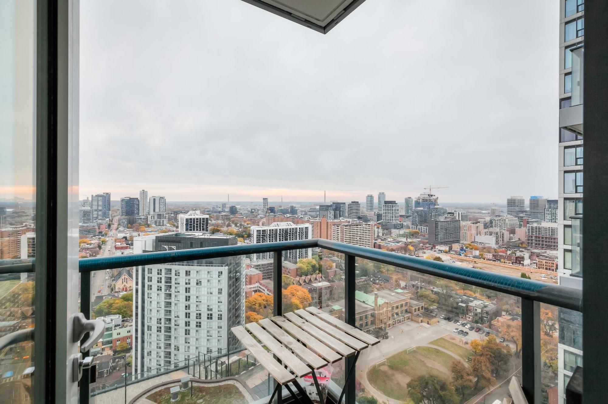 Panorama Suites Downtown Toronto Exteriör bild